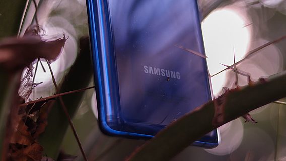 Samsung в два раза сокращает производство смартфонов в апреле