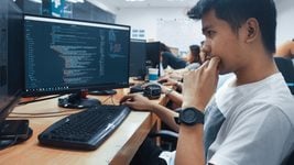 Топ Amazon говорит, что джуны больше всех выиграют от ИИ, пока они не могут найти работу Топ Amazon говорит, что джуны больше всех выиграют от ИИ, пока они не могут найти работу