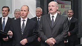 Фотофакт. Раньше айтишники встречались с Лукашенко в галстуках, сегодня — без 