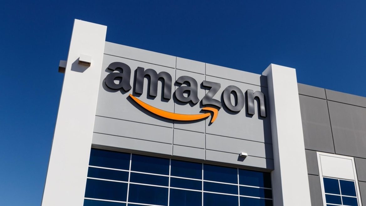 Amazon уволит около 10 тысяч сотрудников перед праздниками