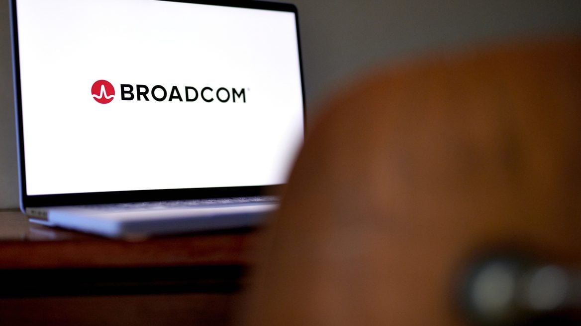 Broadcom сокращает 1300 сотрудников VMware которую купила год назад