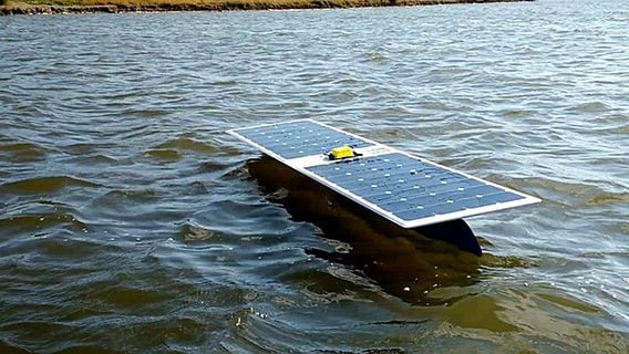 Четверо инженеров-программистов отправят в океан беспилотную лодку на солнечных батареях 