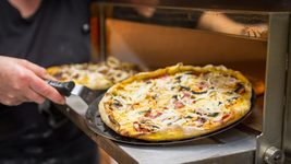 Pizza Hut готовит AI, который будет рекомендовать пиццу «по погоде»