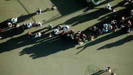 МИД отменил живую очередь за апостилем в Минске. Похоже, из-за ажиотажа (его вызвала Польша)