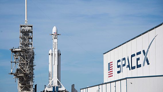 SpaceX уволит 10 процентов сотрудников с выплатой минимальных компенсаций 