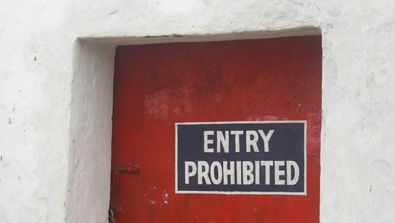 Беларусам запретят работать на объектах критической инфраструктуры в Латвии