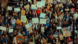 CEO Salesforce пошутил про слежку миграционной службы, взбесил сотрудников