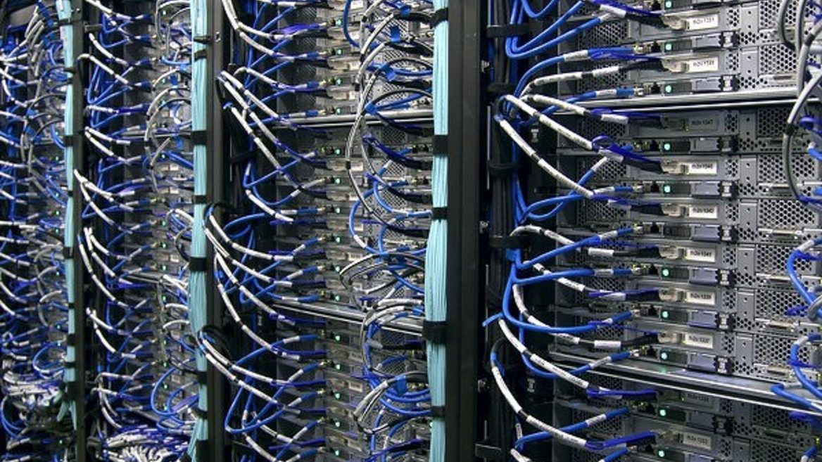 «Коммерсантъ»: «Ростелеком» предлагает создать единого поставщика серверов в России