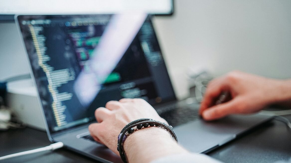 В половине айтишных вакансий в США требуют ИИ-навыки. Год назад было вдвое меньше