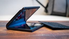 Lenovo представила первый в мире ноутбук со складным экраном