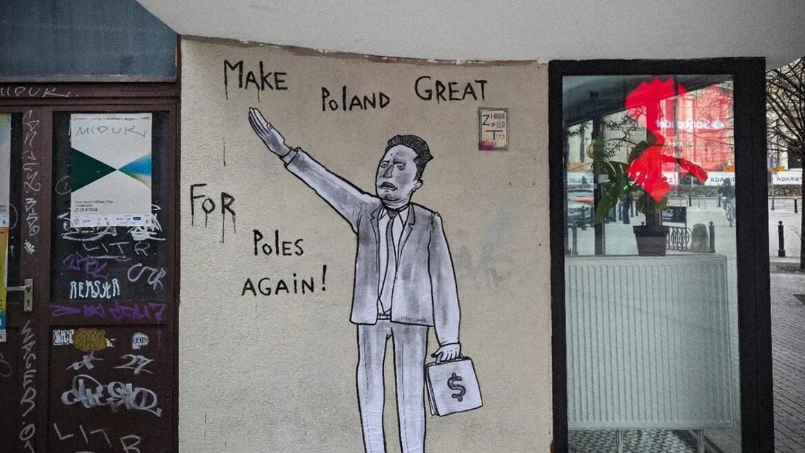 Беларуса будут судить из-за Маска в Варшаве