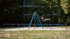 «Так и храню — в российских рублях. Может, война закончится, RUB ещё вырастет». К чему привязывают зп в Беларуси в 2025? Доллар всё? (Удивительно, но нет)