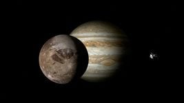 NASA опубликовало первое детальное фото Ганимеда — спутника Юпитера