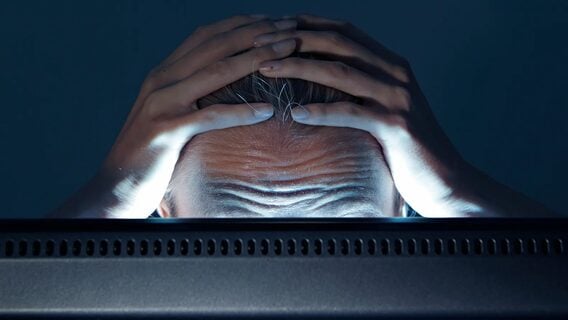 Камунікуйце з людзьмі, а не з ботамі: працяглыя сеансы з ШІ могуць выклікаць псіхозы