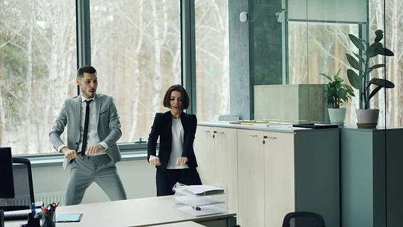 «Если бы работали вместе и дальше, не развелись бы». Три истории об одном офисе на двоих. С разными финалами