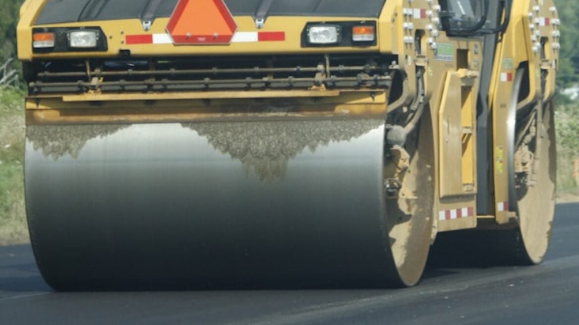 «Крёстный отец ИИ» предупредил о новой волне увольнений в 2026