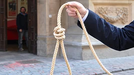 Рынок найма закрутило в «ИИ-петлю» — как из неё выбраться, пока непонятно