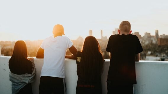 «Уверенный Senior с 4К и квартирой». Как молодёжь планирует жизнь к 2030+