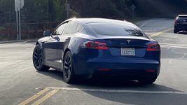 Tesla Model S в новом дизайне заметили недалеко от Пало-Альто