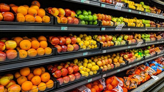 В Минске дешевле всего. Сравнили цены на продукты с Варшавой и Софией