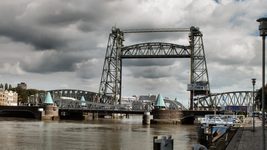 Ради яхты Безоса разберут 144-летний мост в Нидерландах