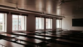 У 11-классников будут забирать телефоны ещё до входа в здание на экзамене У 11-классников будут забирать телефоны ещё до входа в здание на экзамене