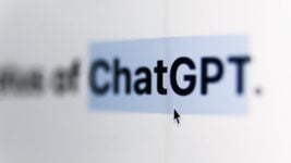 Более 1 млн пользователей обсуждают c ChatGPT суицид Более 1 млн пользователей обсуждают c ChatGPT суицид