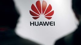 Huawei представила концепт гибкого смартфона с 7 дисплеями