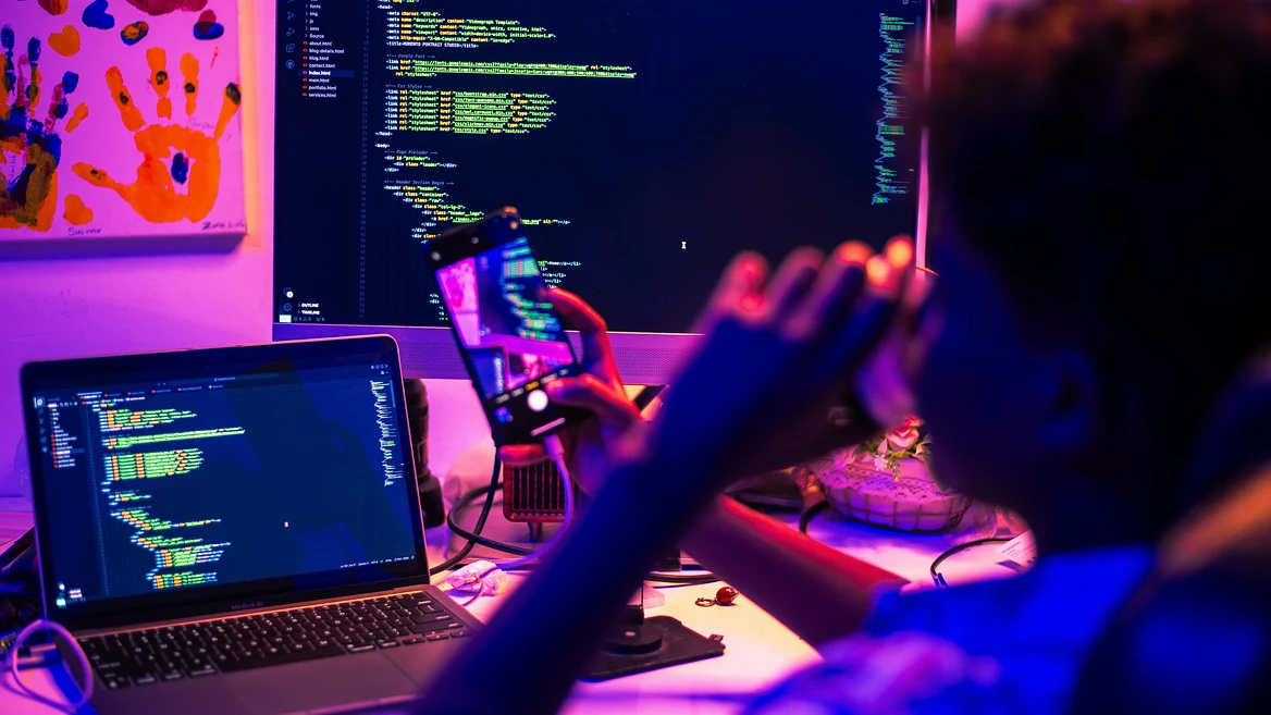 Meta заставляет сотрудников использовать ИИ. Вот какие планки