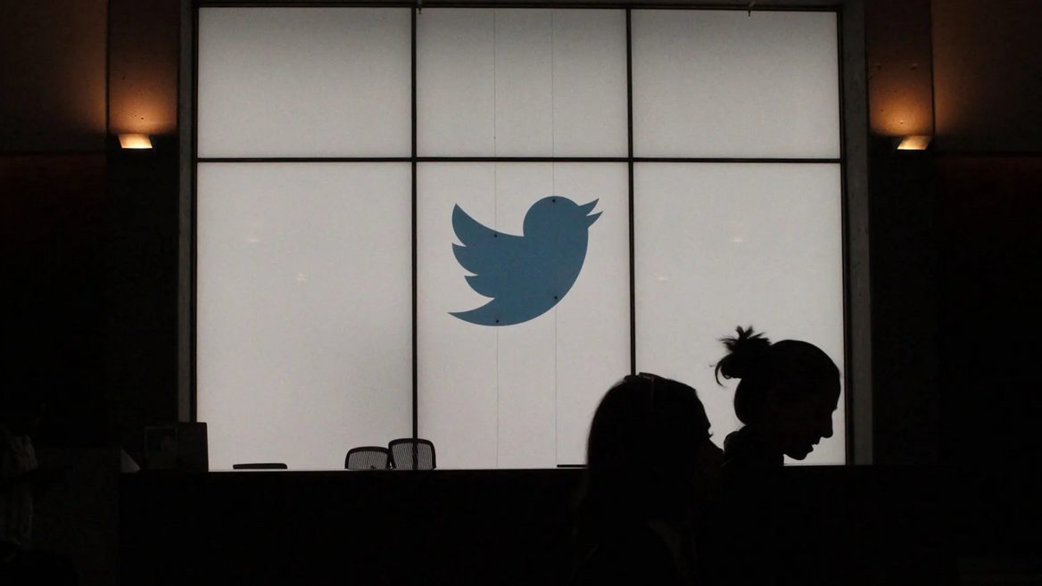 Twitter запретил разработчикам вносить изменения из-за сделки с Маском