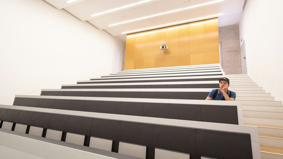 «Уровень прав свобод и условий труда — хуже чем у школьного учителя». Как дела у преподавателей-практиков в БГУИР и техвузах в 2025