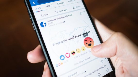 Надзорный совет Facebook потребовал объяснить модерацию постов знаменитостей