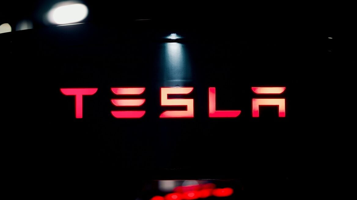 Рынкавая доля Tesla ў ЗША ўпала да мінімуму за апошнія 8 гадоў. Махнула рукой на электракары?