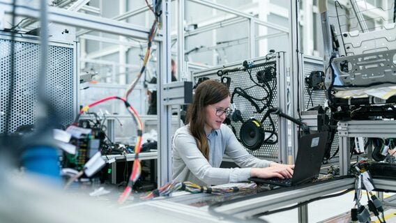 Прафесар інфарматыкі кажа, што зараз усім цяжка знайсці працу, а ў індустрыі адбываецца нешта дзіўнае