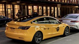Первая Tesla Model 3 пополнила автопарк нью-йоркского такси